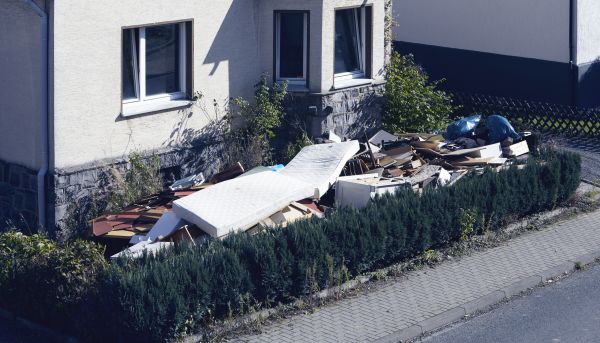 Yard Junk Removal in Seattle